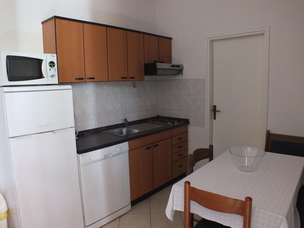 Aqua Family Apartments Karigador Pokoj fotografie